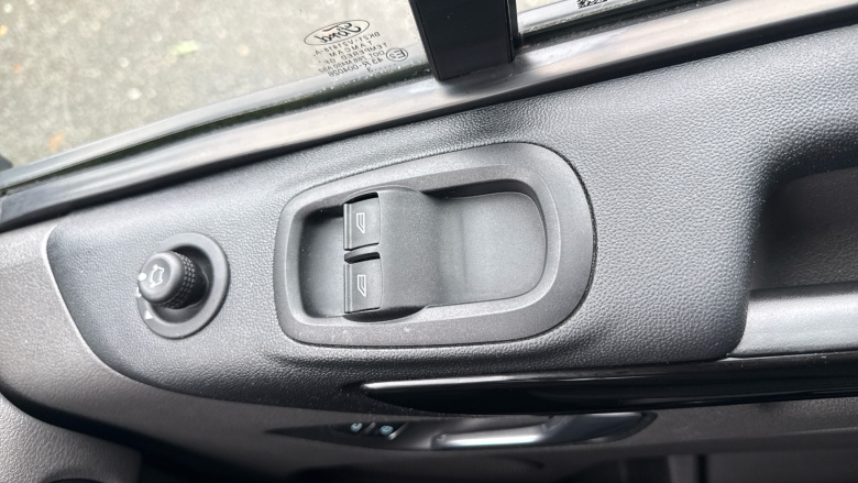 Ford Transit Custom 300 L1 Diesel Fwd 2.0 EcoBlue 170ps Low Roof D/Cab Limited Van